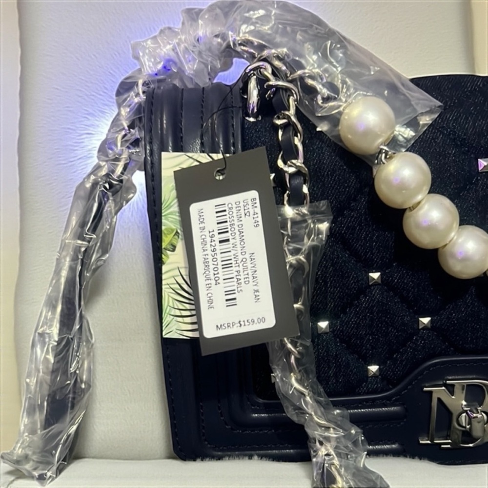 ✨ NWT Badgley Mischka Pearl Chain Quilted Denim Crossbody Bag - Picture 5 of 7